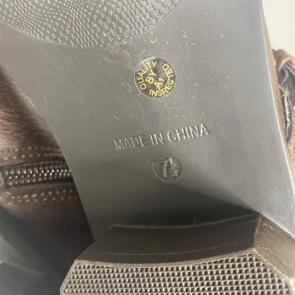 A.n.a brown ankle bootie faux leather Strappy buckle 7.5 zip up fall boots 7 1/2 - Picture 8 of 11